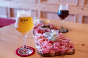 degustazione-prosciutto-e-birra-zahre-a-sauris_o 